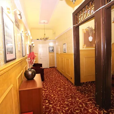 Hotel Old 3*