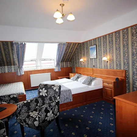 Otel Old 3*